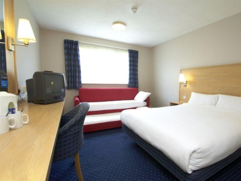 Travelodge Dublin Airport North 'Swords' Экстерьер фото